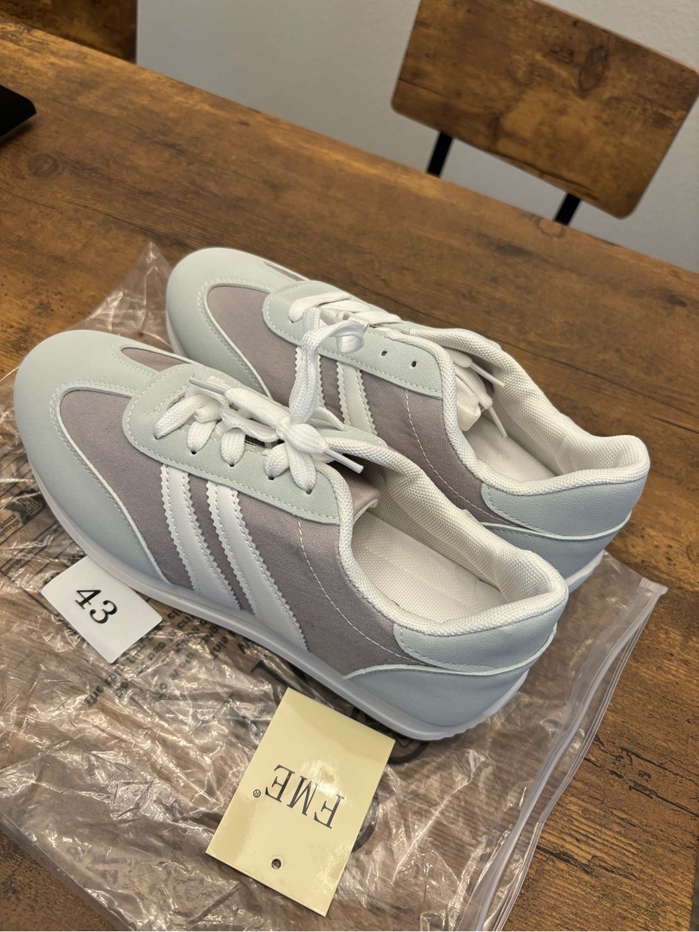 Light Gray and White Retro Runner Sneakers, EU size 43
